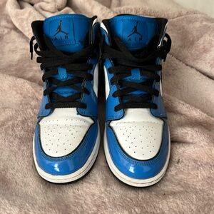University blue Jordan 1